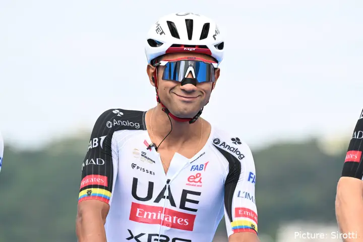 Jhonatan Narvaez antes de la salida de la Clásica San Sebastián 2026