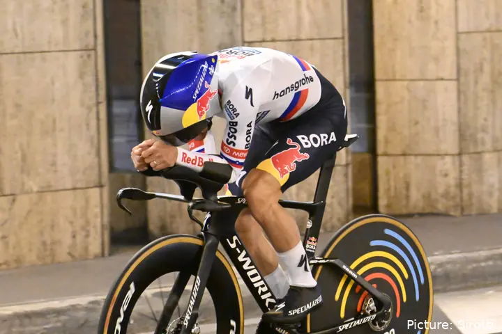 Primoz Roglic, en la contrarreloj inicial de la Vuelta a España 2026.