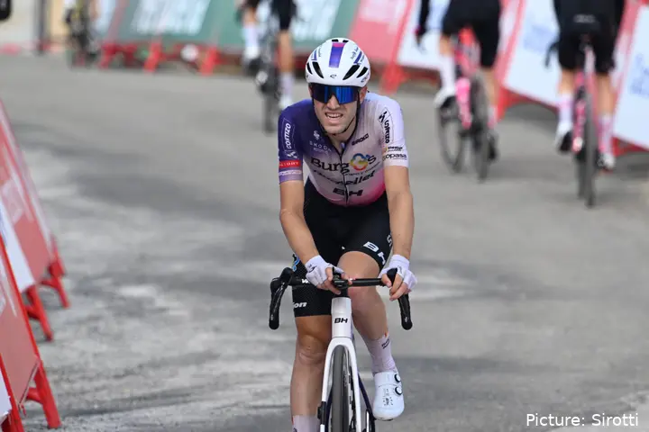 Sinuhér Fernández, en la Vuelta a España 2026.