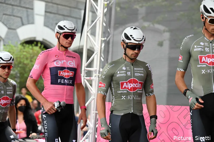 Mathieu van der Poel and Jakub Mareczko at the start of stage three