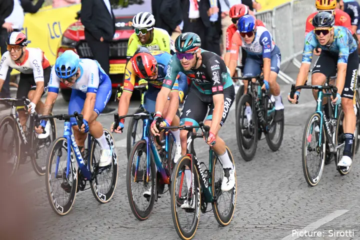 Jordi Meeus wins on Champs-Élysées in 2023