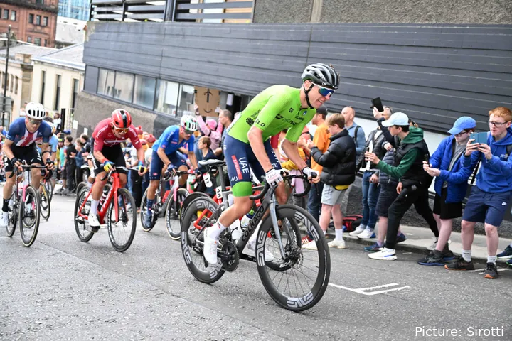 Pogacar em ação pela Eslovénia nos Campeonatos do Mundo de 2023 em Glasgow