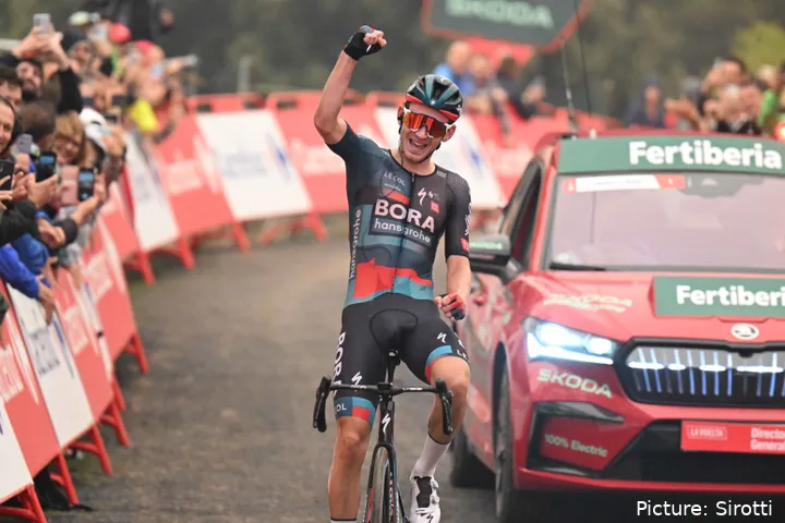 Lennard Kämna, winning the stage 9 of 2023 Vuelta a Espana
