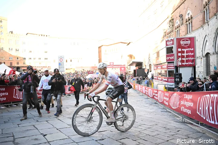 The race ends at the iconic Piazza del Campo. @Sirotti