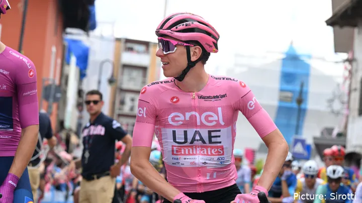 Tadej Pogacar durante o Giro d'Italia de 2024