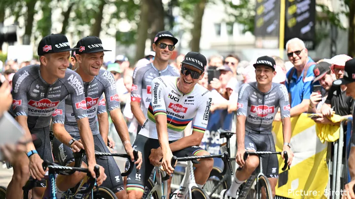 Mathieu van der Poel vai defender a camisola arco íris no próximo domingo.
