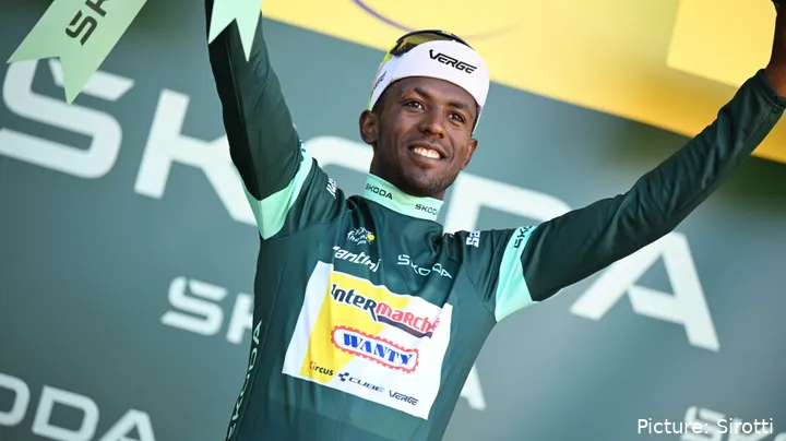 Biniam Girmay já conquistou três etapas e pode fazer história ao ganhar a classificação por pontos