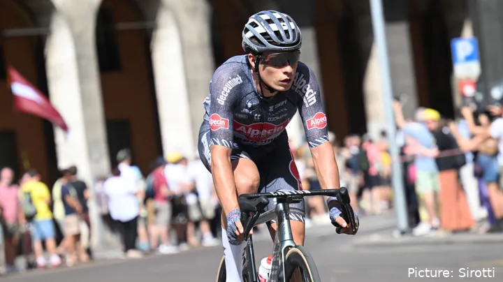 Jasper Philipsen contará com o apoio do campeão do mundo Mathieu van der Poel