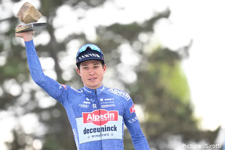 Jasper Philipsen terminou em segundo lugar na Paris-Roubaix 2024