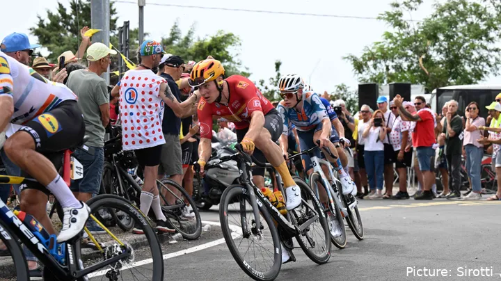 Jonas Abrahamsen deu hoje um espetáculo de 150 kms a solo
