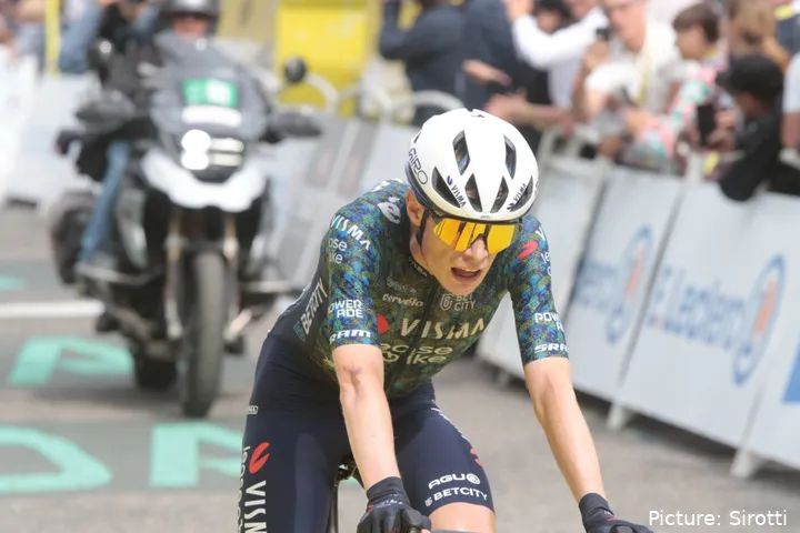 Jonas Vingegaard perdeu 39 segundos e está a 1:57 de Tadej Pogacar na geral da Volta a França
