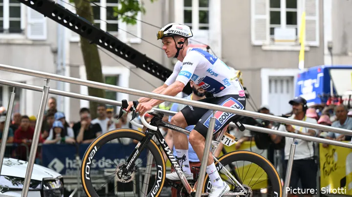 Remco Evenepoel mantem-se firme no pódio após a 11ª etapa