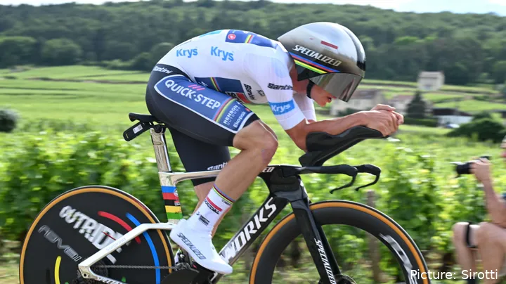 Remco Evenepoel sucedeu a 4 anos consecutivos de Tadej Pogacar a vencer a classificação da juventude