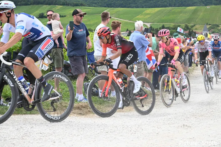 Egan Bernal estava na luta pelo Top 10 até ao último domingo, quando perdeu cerca de 40 minutos para Tadej Pogacar.