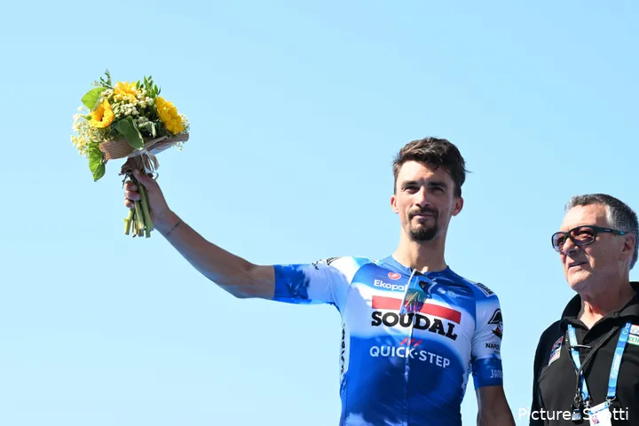 Alaphilippe foi uma das grandes figuras da Volta a Itália, onde venceu de forma espetacular a etapa 12 depois de 136km ao ataque