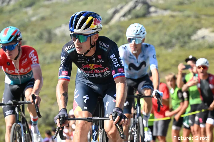 Roglic penalizado em 20 segundos pelo júri de corrida
