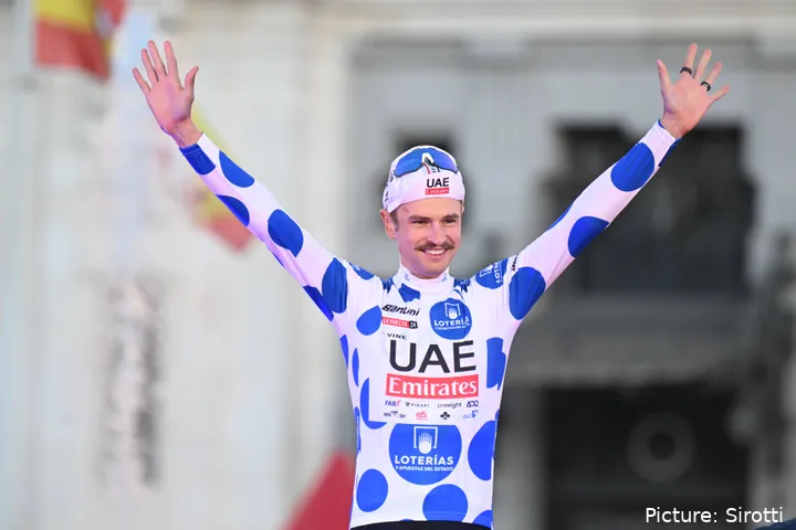 Jay Vine dá-se bem com os ares da Vuelta, tendo ganho 2 etapas em 2022, a classificação da montanha em 2024 e nova etapa este ano