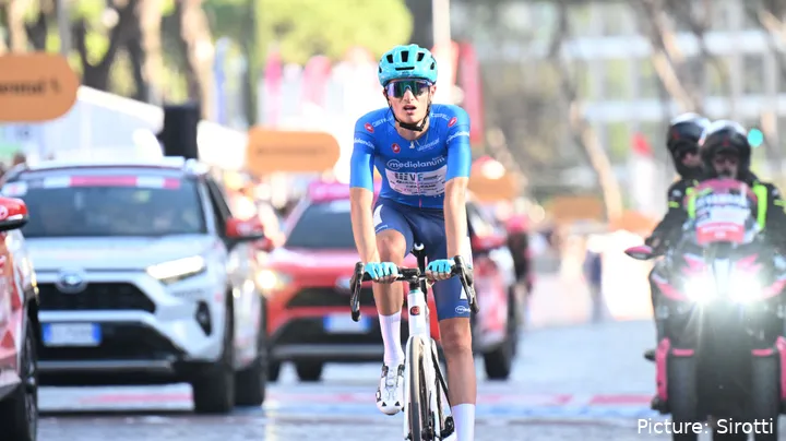 Giulio Pellizzari durante a Volta a Itália