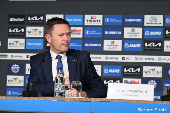 Na imagem temos David Lappartient, presidente da UCI.