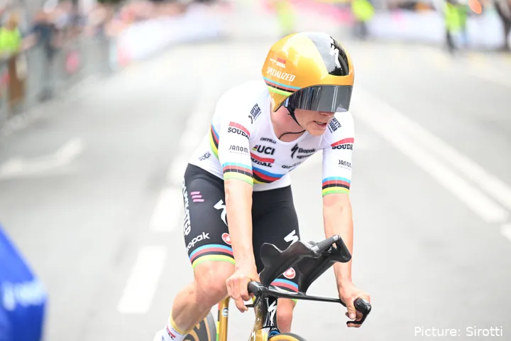 Could we see Evenepoel in yellow?