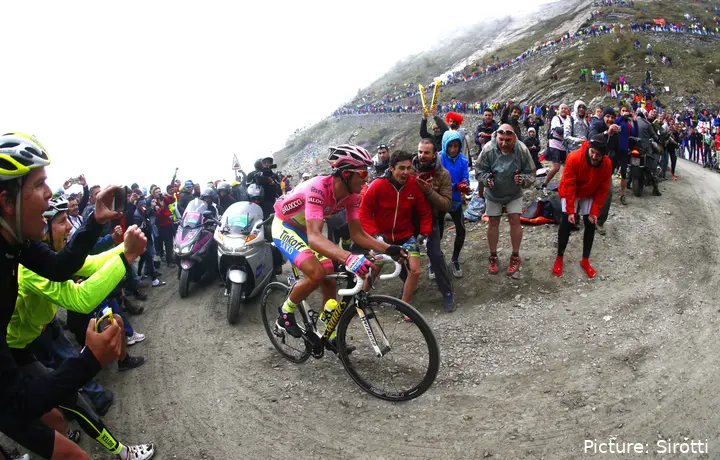 Alberto Contador on the ascent to the Colle delle Finestre at the Giro d’Italia