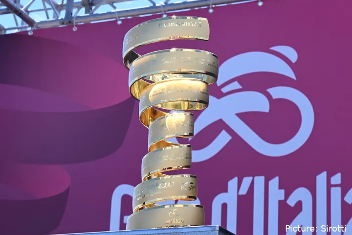 Giro d'Italia trophy