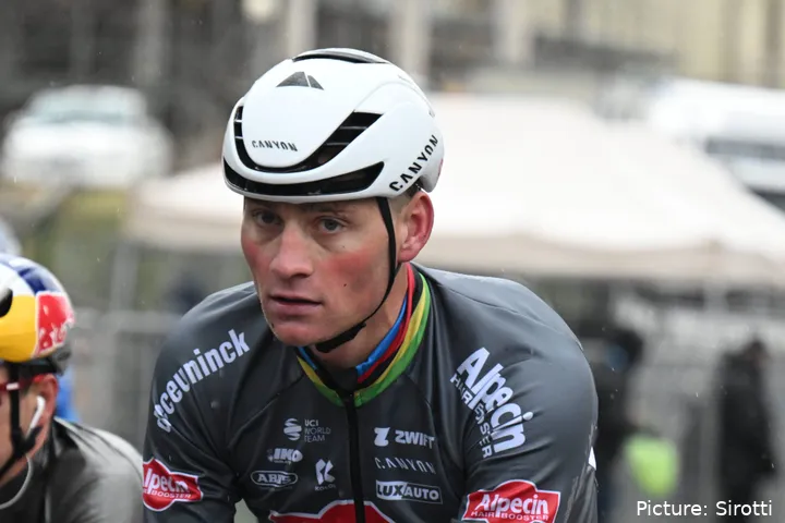 Mathieu Van der Poel continua sem conseguir ganhar no Critérium du Dauphiné 2025