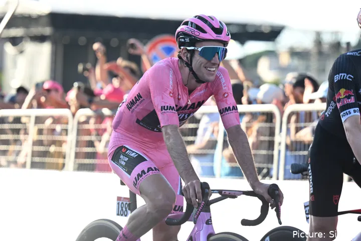 Simon Yates poetically won the 2025 Giro d'Italia