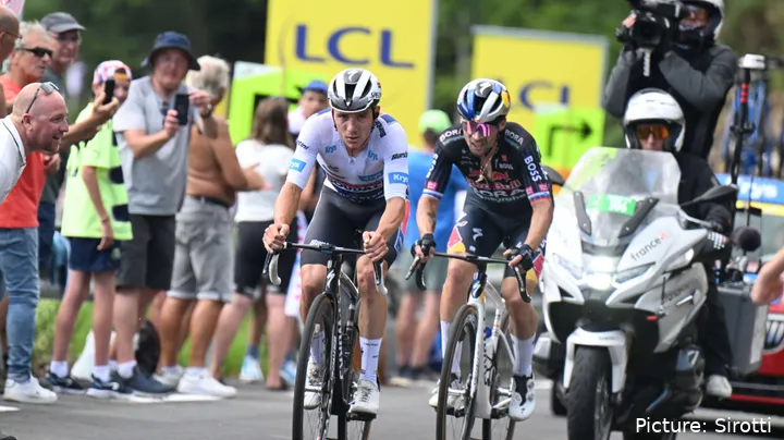 Na Red Bull, Evenepoel conta com muito mais apoio na montanha, mas não será líder único, tendo a concorrência de Roglic, Lipowitz, Hindley, Pelizzari e Martínez