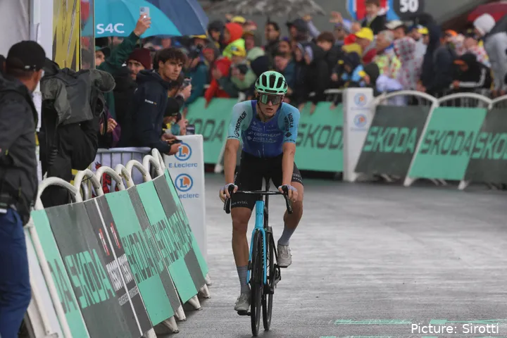 Felix Gall leads the team at the 2025 La Vuelta