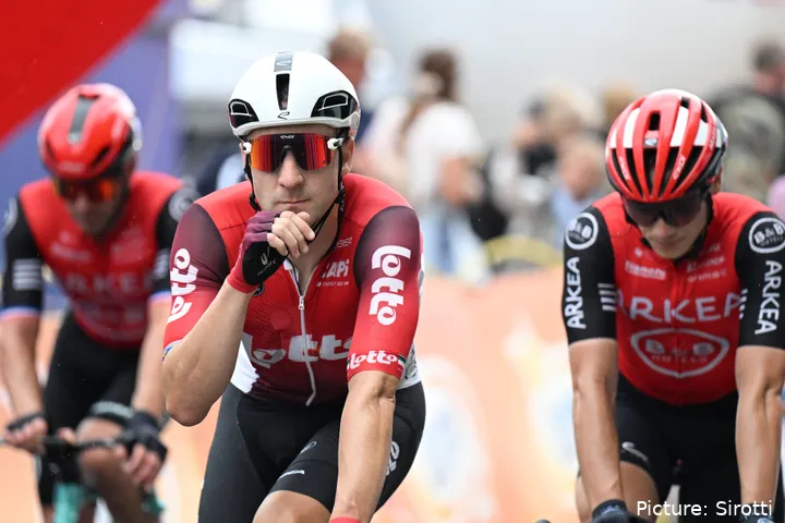 The chance of a lifetime for Elia Viviani? @Sirotti