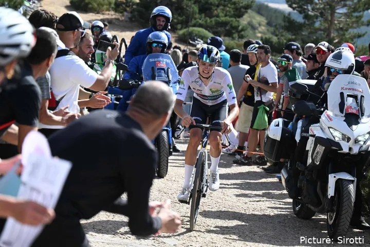 Giulio Pellizzari durante a Vuelta de 2025.&nbsp;