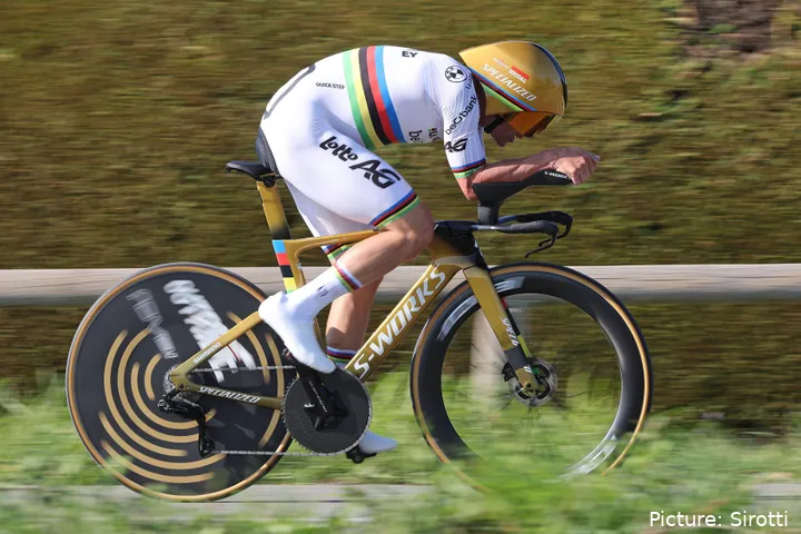 Remco Evenepoel correu o contrarrelógio do Campeonato da Europa já com o seu novo equipamento. @Sirotti