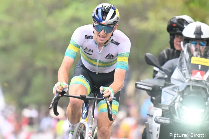 Jai Hindley em ação pela Austrália