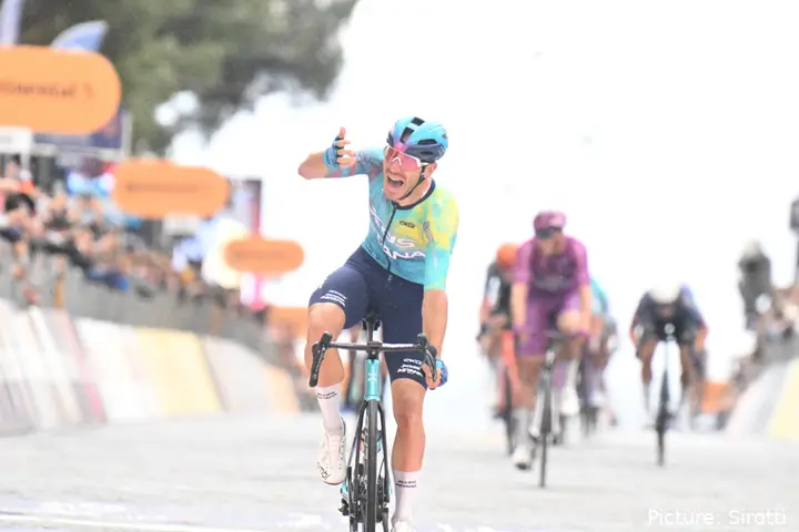 Davide Ballerini wins stage 6 at the 2026 Giro d'Italia