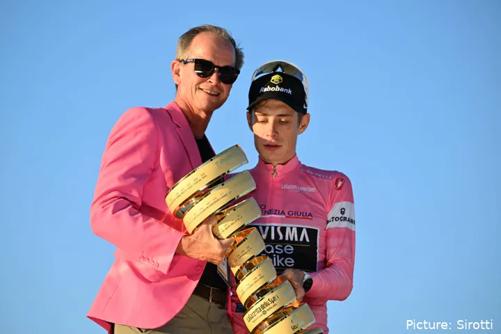 Richard Plugge and Jonas Vingegaard on the final podium of the 2026 Giro d'Italia in Rome