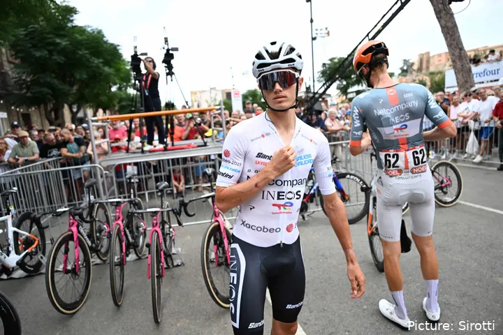 Oscar Onley at the 2026 Vuelta a Espana