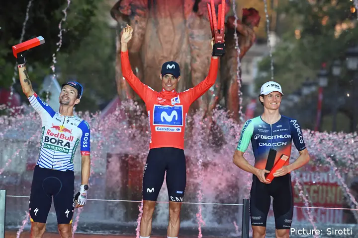 Enric Mas, Primoz Roglic and Felix Gall, podium of the Vuelta a España 2026.