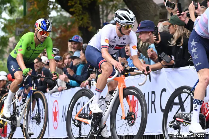 Primoz Roglic and Oscar Onley in action at the 2026 Montreal World Championships