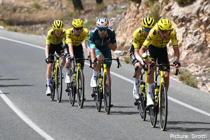Team Visma | Lease a Bike on stage 10 of the 2026 Vuelta a Espana
