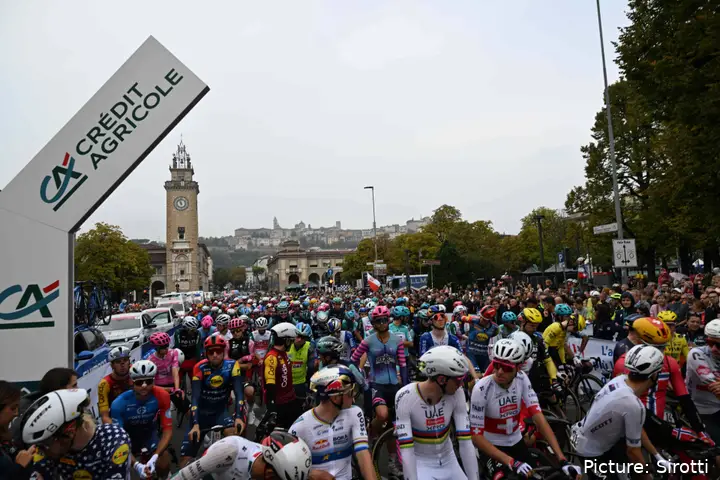 Peloton protest at Il Lombardia 2026