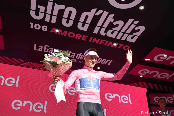 Evenepoel war 2023 bei der Maglia Rosa dabei, bevor er wegen Covid aufgab.