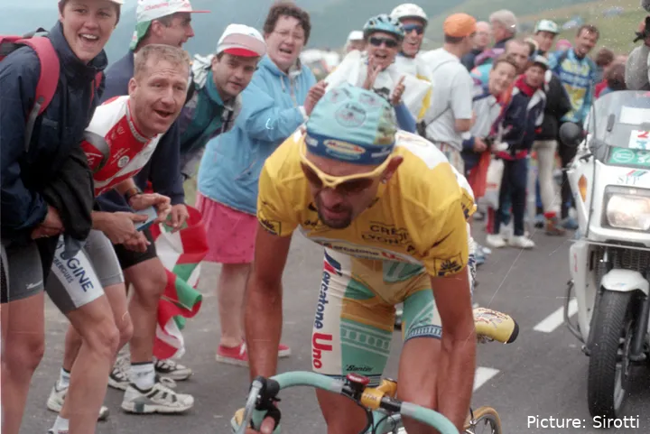 Marco Pantani im Gelben Trikot der Tour de France