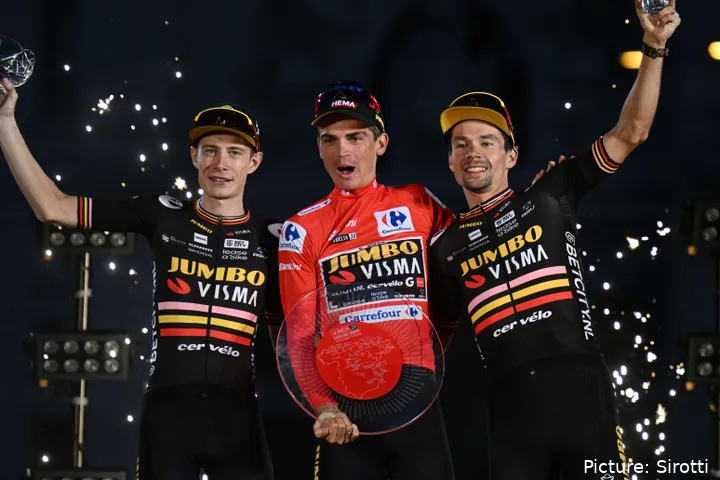 Jonas Vingegaard, Sepp Kuss und Primoz Roglic auf dem letzten Podium der Vuelta 2023