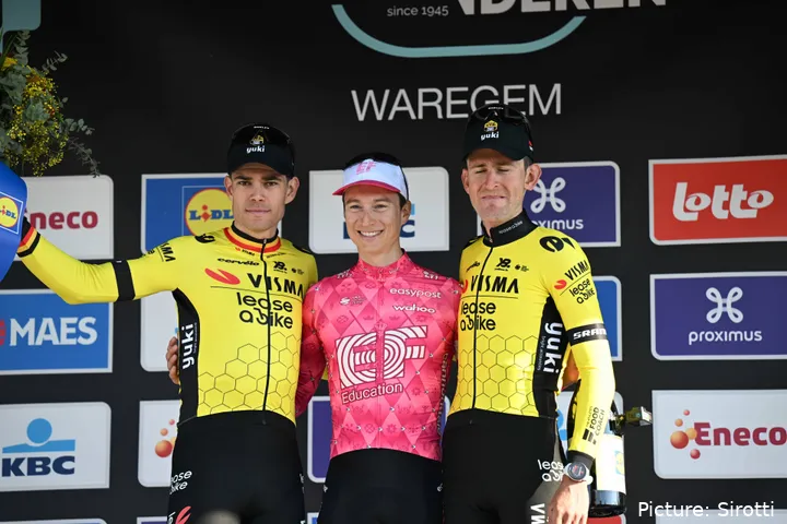 Dwars door Vlaanderen: Neilson Powless, Wout van Aert und Tiesj Benoot