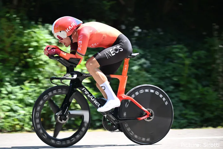 Tobias Foss im Zeitfahren für INEOS Grenadiers