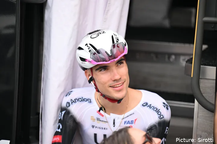 Juan Ayuso wird Spanien bei der Weltmeisterschaft 2025 in Kigali anführen.