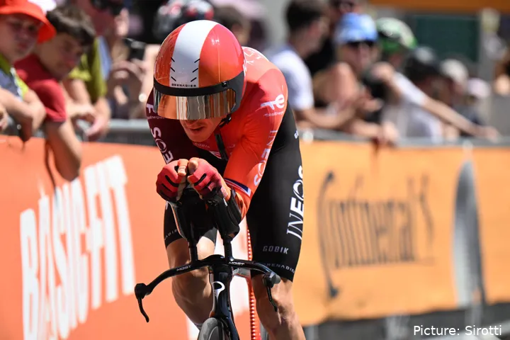 Ex-Profi Geraint Thomas verfolgte das entscheidende Mannschaftszeitfahren von Paris–Nizza aus dem Teamwagen und erlebt den knappen Etappensieg der INEOS Grenadiers hautnah mit