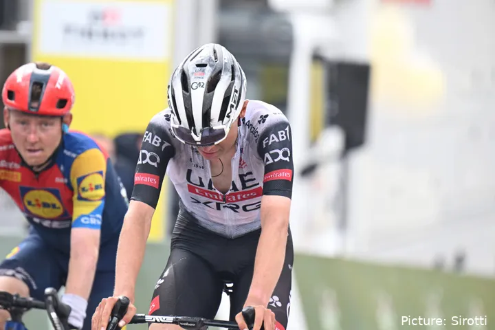 Pablo Torres in der Saison 2025 im Trikot von UAE Team Emirates - XRG