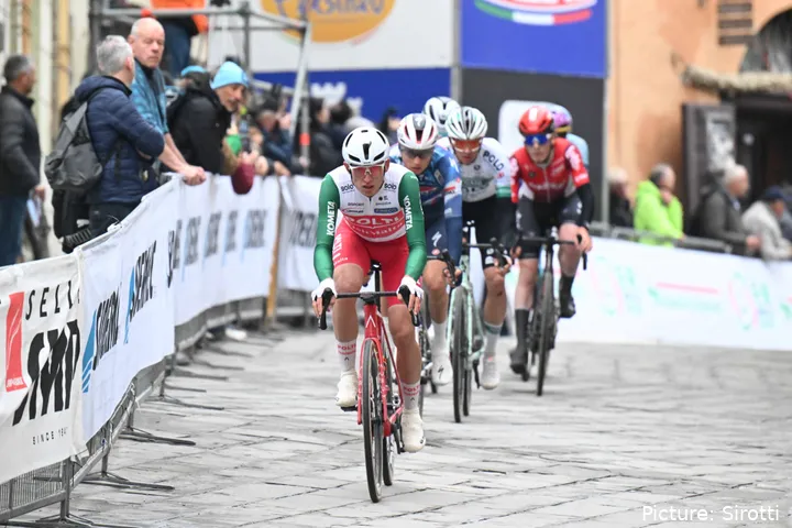 Germán Gómez im Trikot von Polti VisitMalta im Rennen